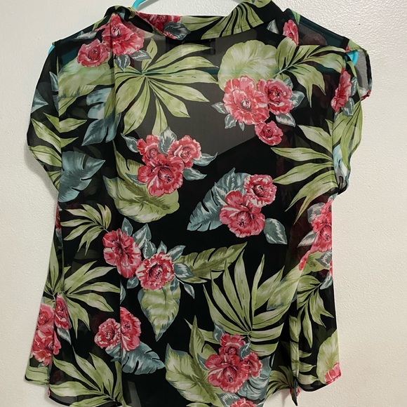 Nine & Co floral top - Picture 3 of 3